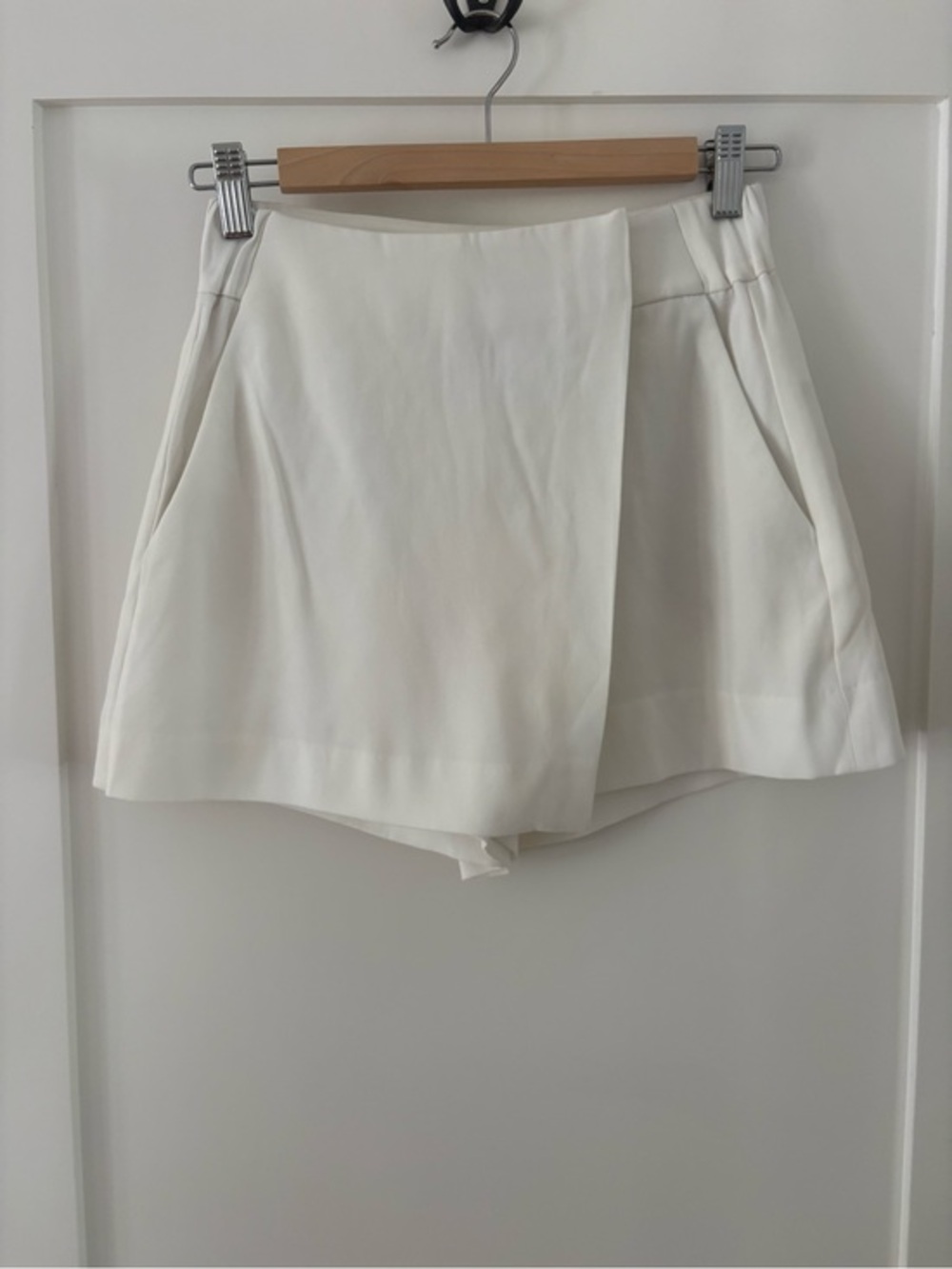 Babaton Skort Aritzia • ivory cream white minimalist closet staple spring summer